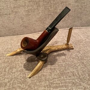 Honey master briar pipe with antler holder